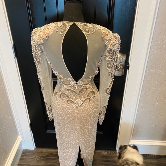 Hand beaded evening gown - Picture 3 of 10